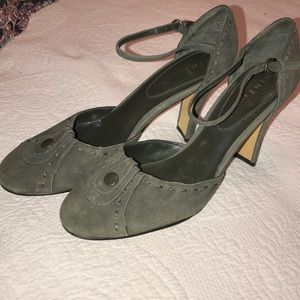 Retro green suede-like heels